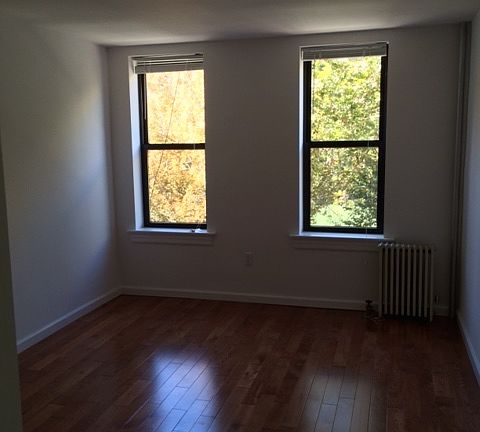 3rd image of 48 Mulberry St APT 2B