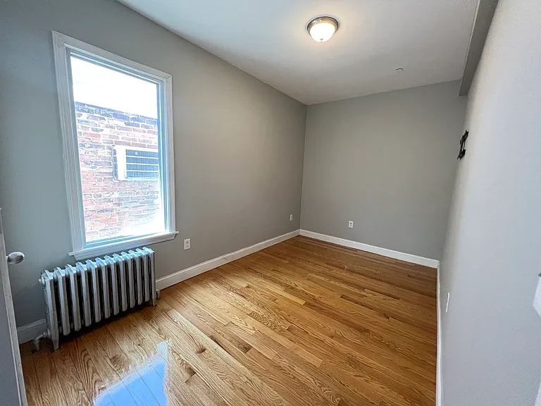 107 Chelsea St #2 — Photo 7