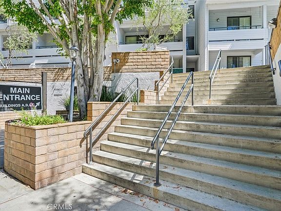 4th image of 13331 Moorpark St APT 216