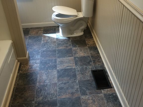 4th image of 1308 Oakwood St