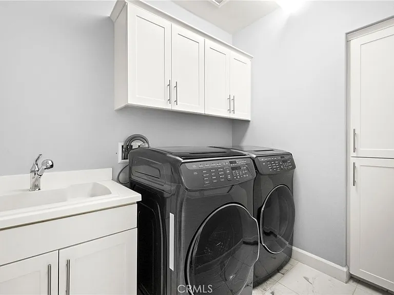 72 Henson — Photo 15