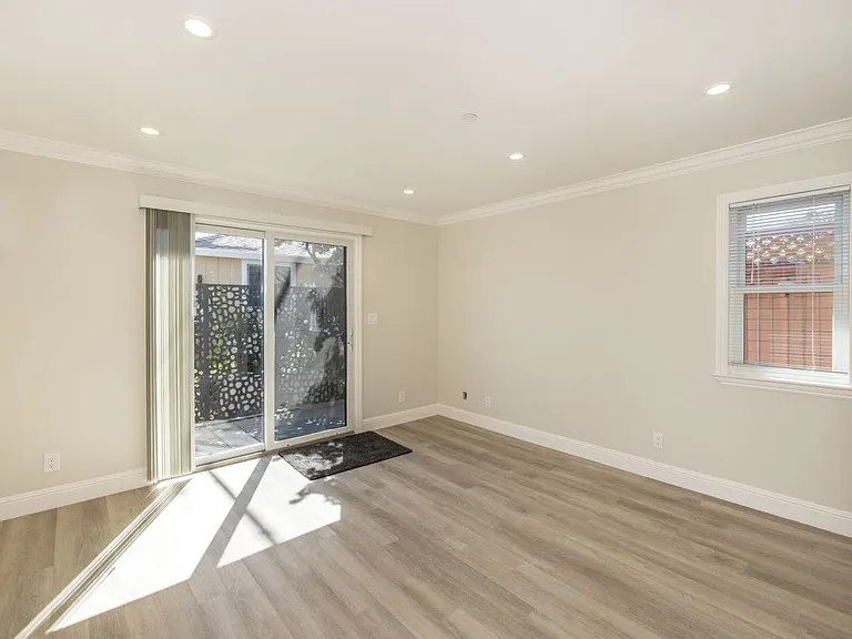 1009 S Norfolk St — Photo 7