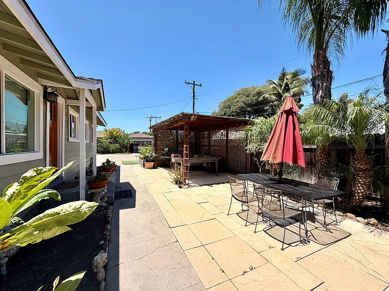 820 W Mission St — Photo 21
