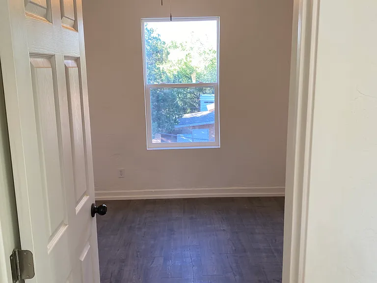 1476 Swenson St — Photo 16