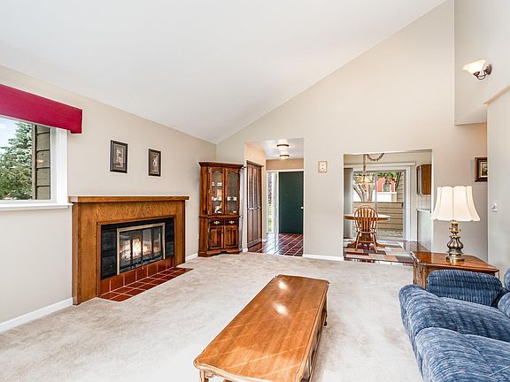 4th image of 844 Fairlane Ct