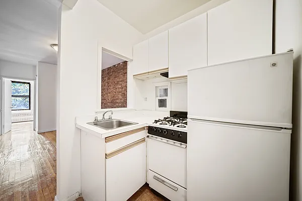 Rented by Bond New York | media 4