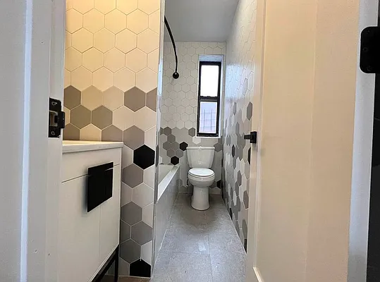 Rented by EastMount Realty LLC | media 6