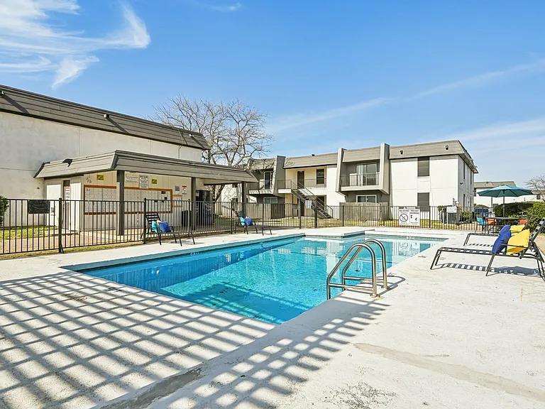 Rock Island Apartments — Photo 20