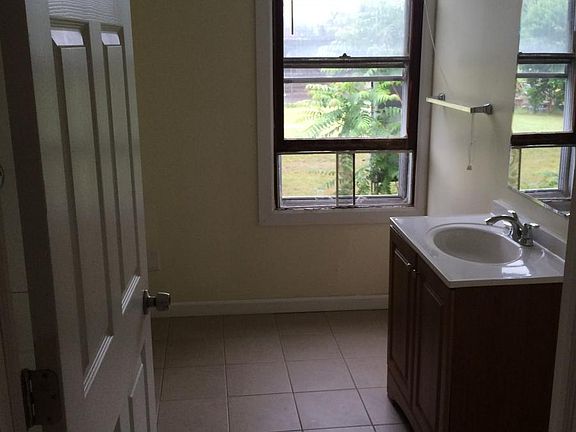 4th image of 2 Cragin Ave