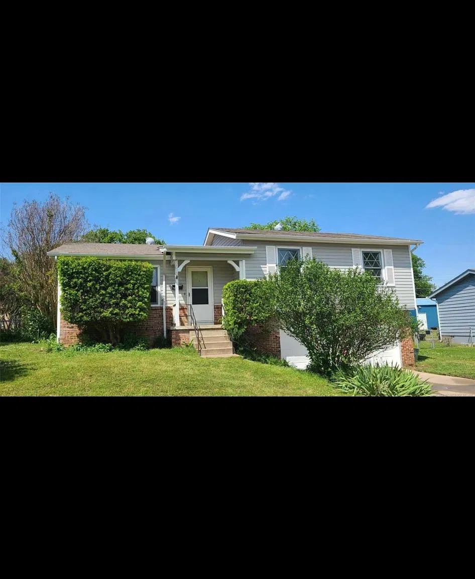 1445 E Denton Ave — Photo 2