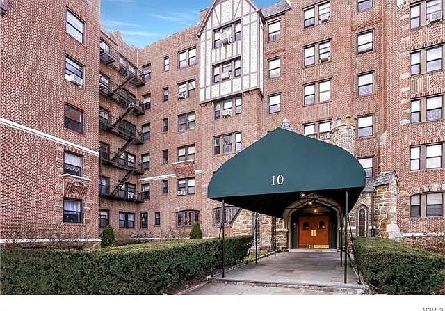 1st image of 10 Nosband Ave APT 5J