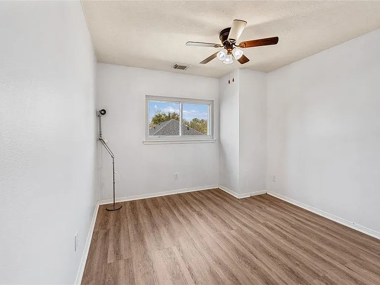 19106 Spring Meadows Ln — Photo 16