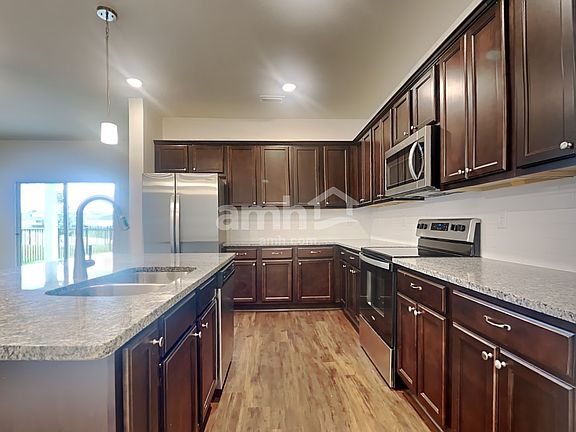 3rd image of 264 Banyan Forest Dr