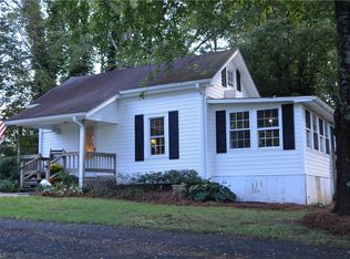 939 Oak Grove Church Rd, Mount Airy, NC 27030