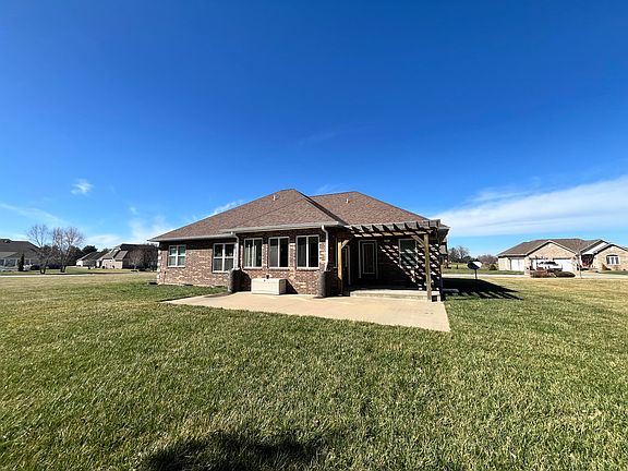 3rd image of 204 Meadow Crest Ct
