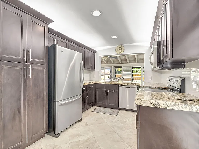 804 Foxpointe Cir — Photo 16