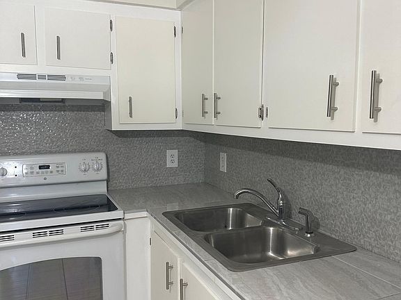 2nd image of 901 Hickory St #109