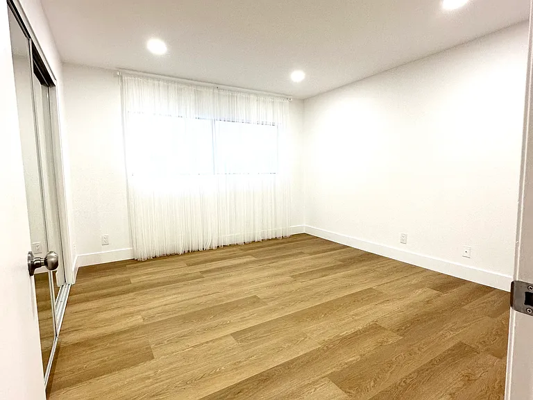 839 N Hayworth Ave #104 — Photo 16