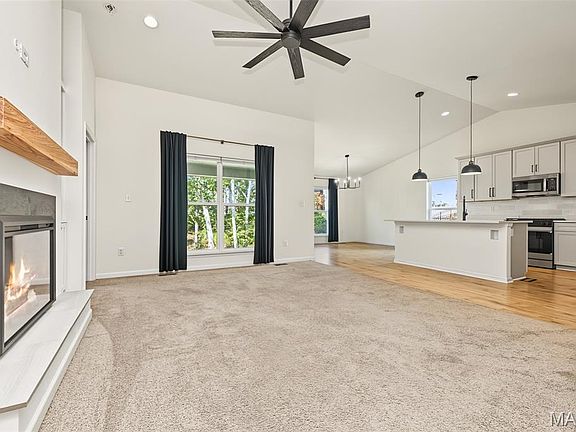 5th image of 4263 Bear Ridge Dr