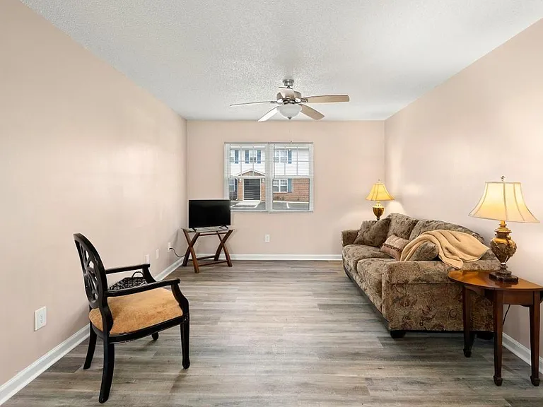 Tryon Village Apartments — Photo 9