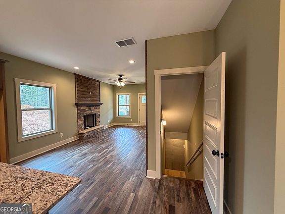 4th image of 18 Creek Bend Point