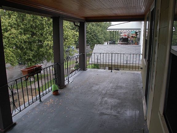 covered patio with rope lights