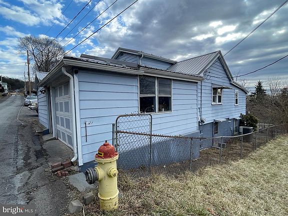 2nd image of 618 Upper St