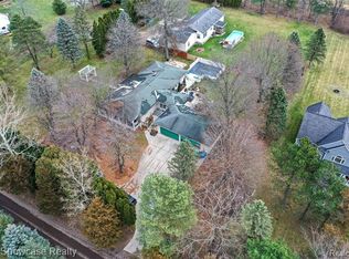 4884 Cooley Lake Ct, Commerce Township, MI