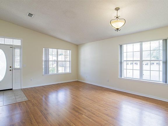 3rd image of 1411 Greystone Dr