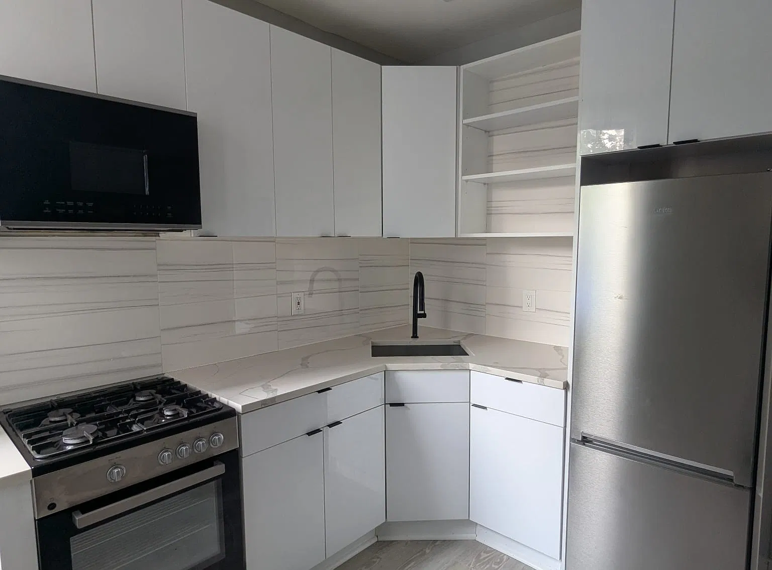 86 Wallis Ave — Photo 2