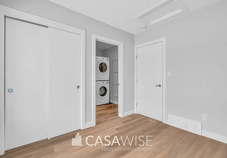 1057G Berg Pl — Photo 9