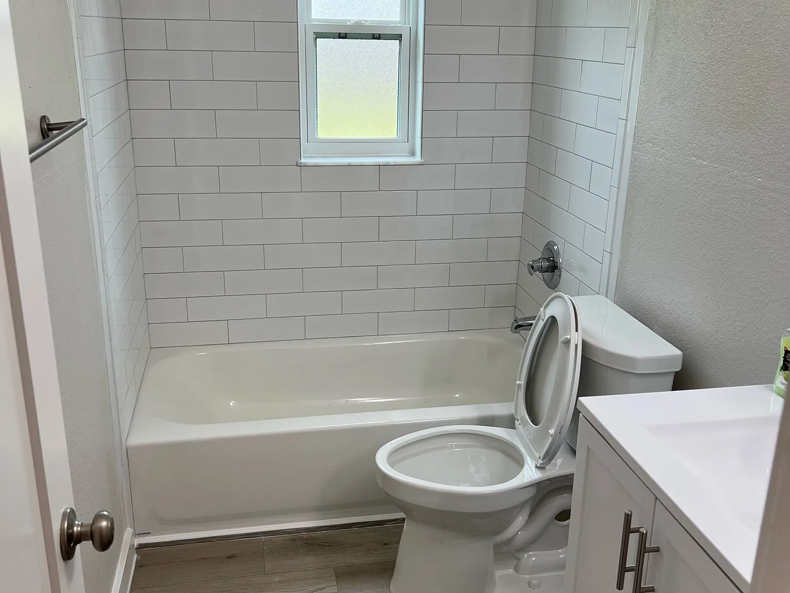3 bed, 1072 sqft, $1,850 — Photo 2