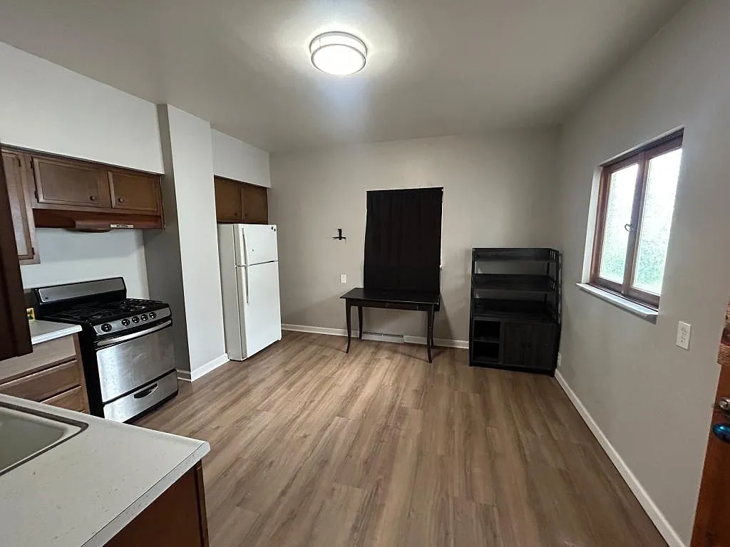 1102 Valley St - Unit 1 — Photo 4
