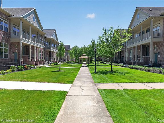 4th image of 446 Old Pine Way