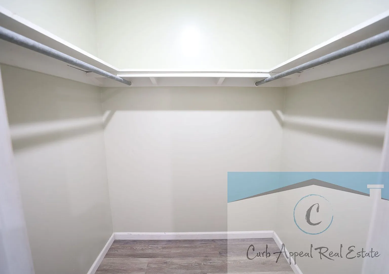 1708 Pineview — Photo 3