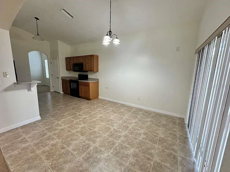 221 Towerview Dr E — Photo 8