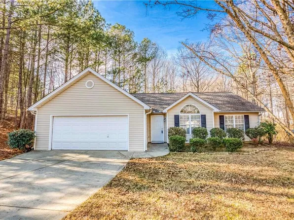 902 Yellow Pine Cir, Winder, GA 30680