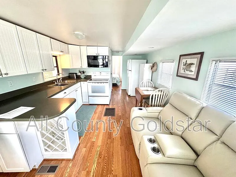 1 bed, 1.0 bath, $1,095 — Photo 4