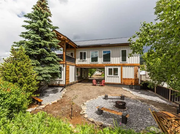 11333 S 20th Ave, Crowsnest Pass, AB T0K 0E0