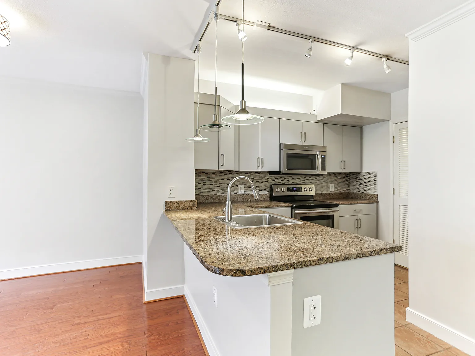 1 bed, 761 sqft, $2,800 — Photo 3