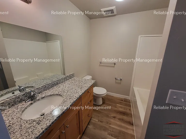 2015 Lawrence Ln #201 — Photo 7
