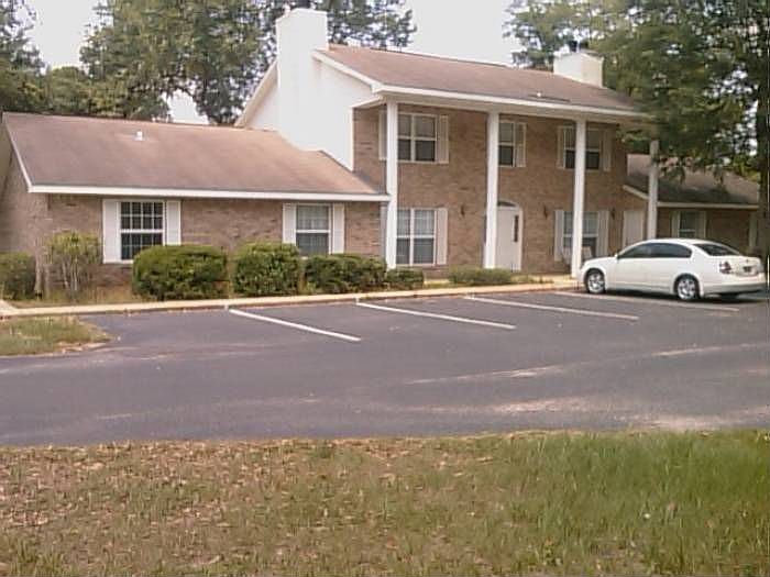 Colonial Oaks Apartments