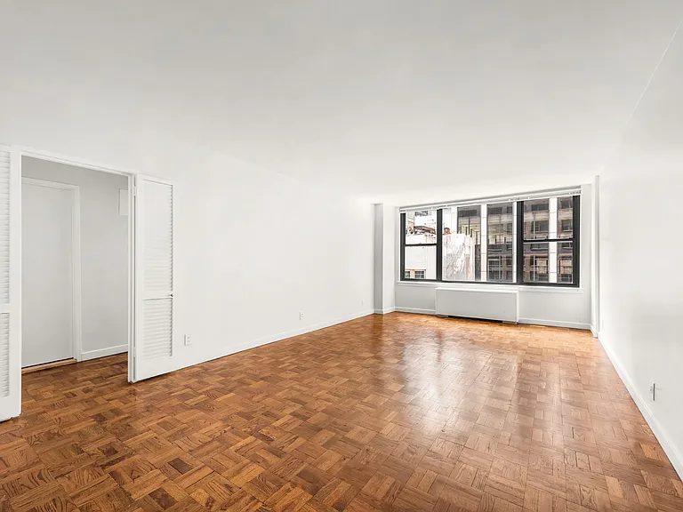 65 W 55th St #7E — Photo 4