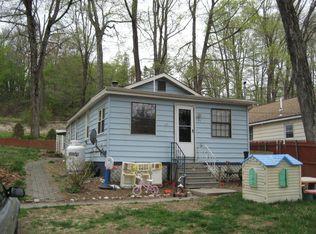 15 Edgewater Rd, Hewitt, NJ 07421