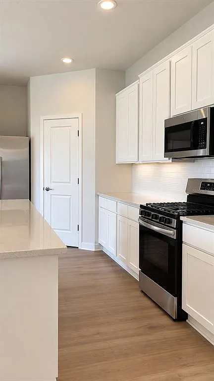 4 bed, 2.0 bath, 2366 sqft, $2,200 — Photo 4