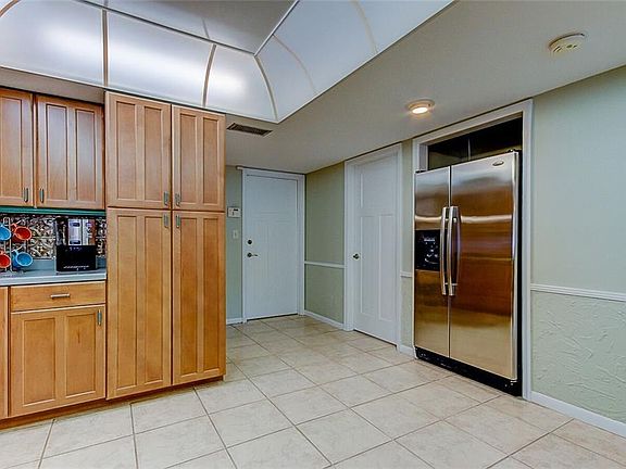 5th image of 2652 Saint Andrews Dr