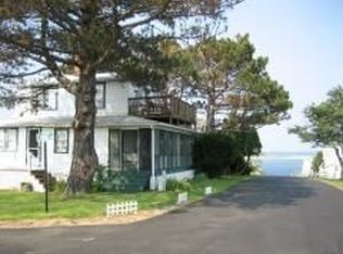 24 Hilltop Rd, Ipswich, MA 01938