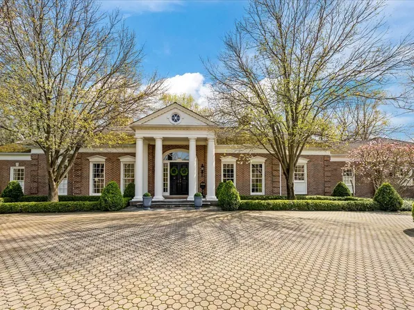 675 E Woodland Rd, Lake Forest, IL 60045