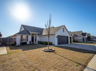 2812 Wild Rose Ln, Yukon, OK 73099