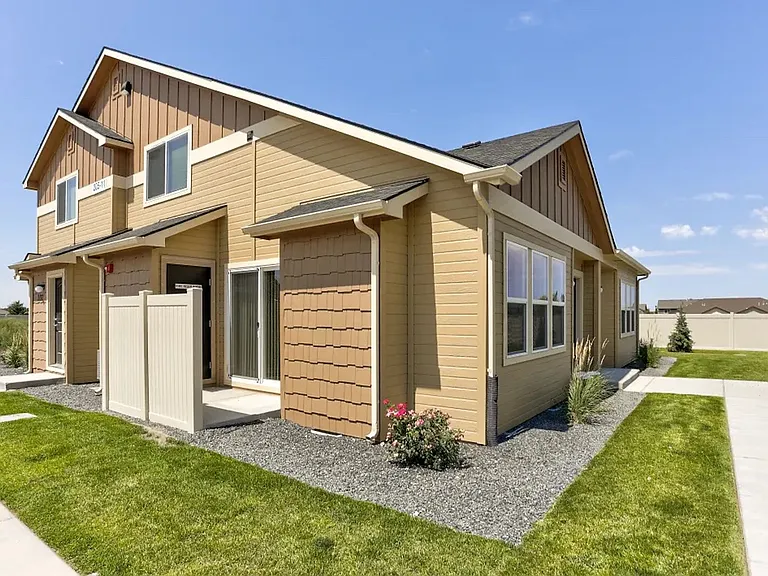 Move in and Save at Creekside Townhomes! — Photo 19